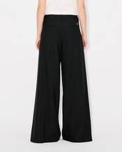 Wide leg pants in virgin wool